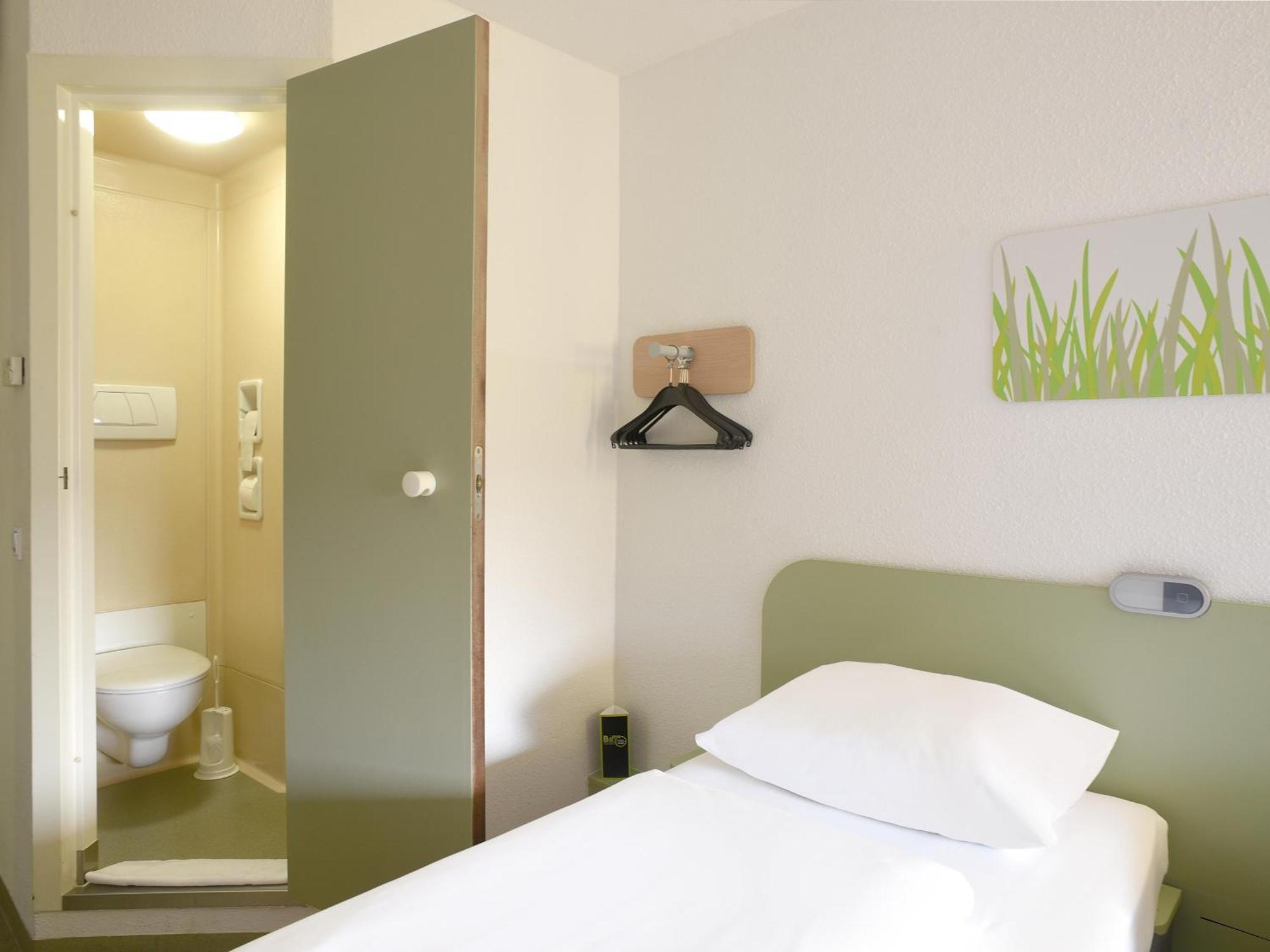 B&B Hotel Leipzig-Schoenefeld ภายนอก รูปภาพ